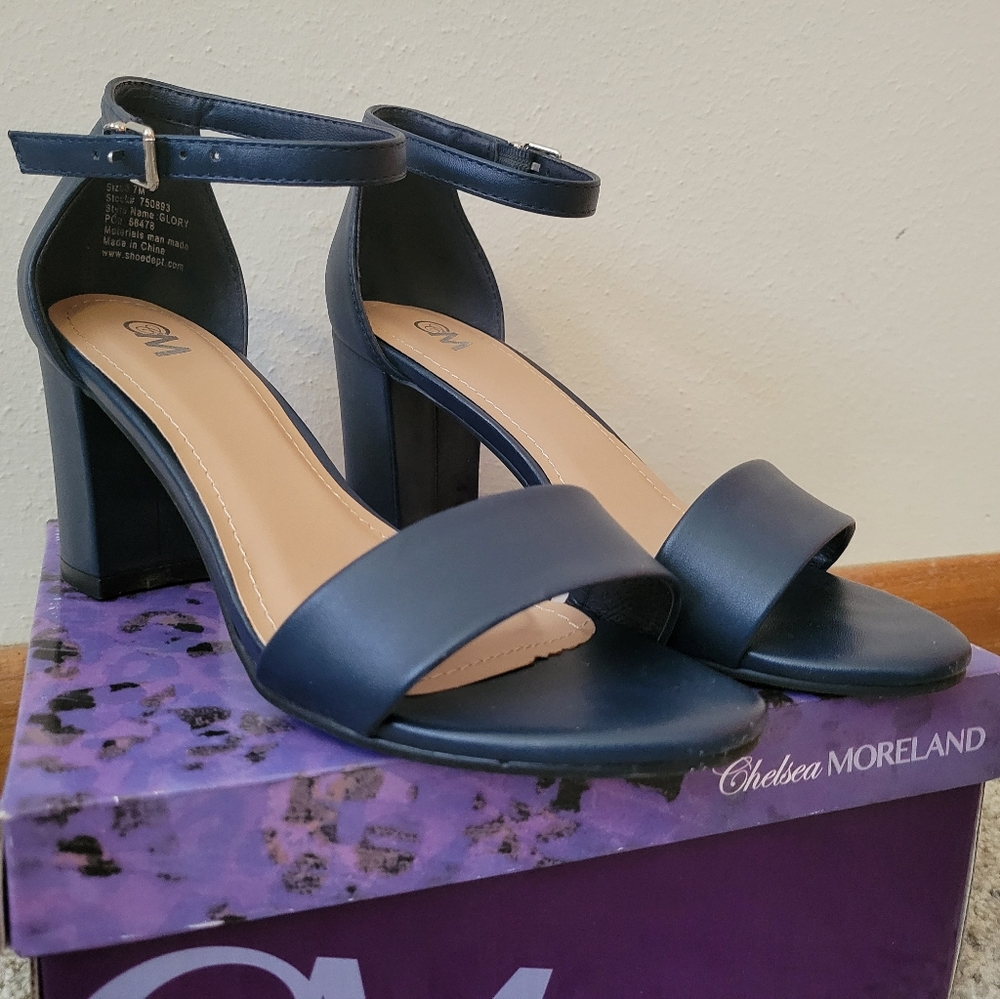 Chelsea Moreland platform sandals size 7, navy blue